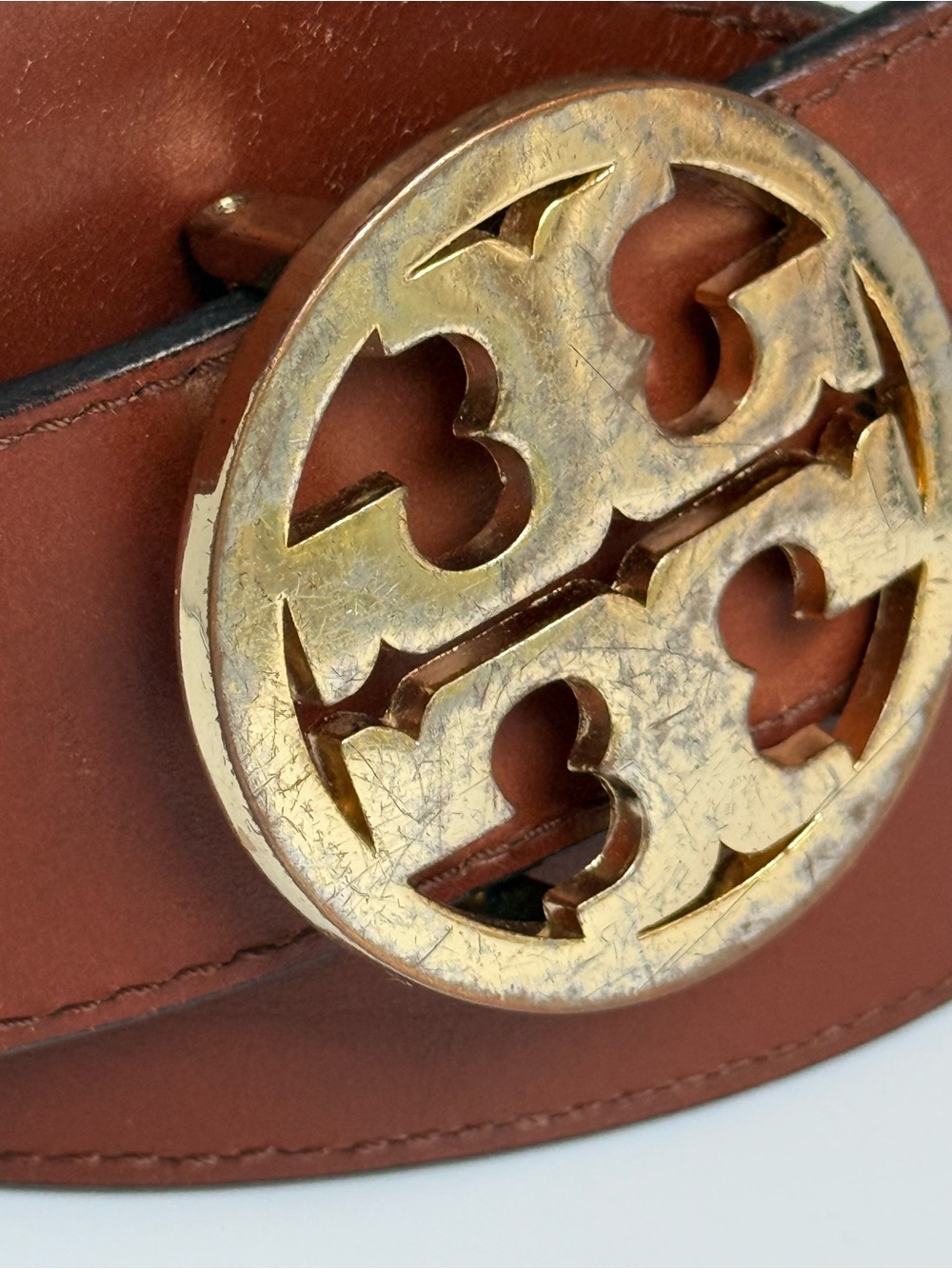 Tory Burch Reversible Leather Belt – Black/Brown | Gold Logo Buckle - Picture 6 of 10